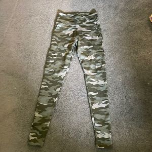 Pink activewear green camo leggings size XS